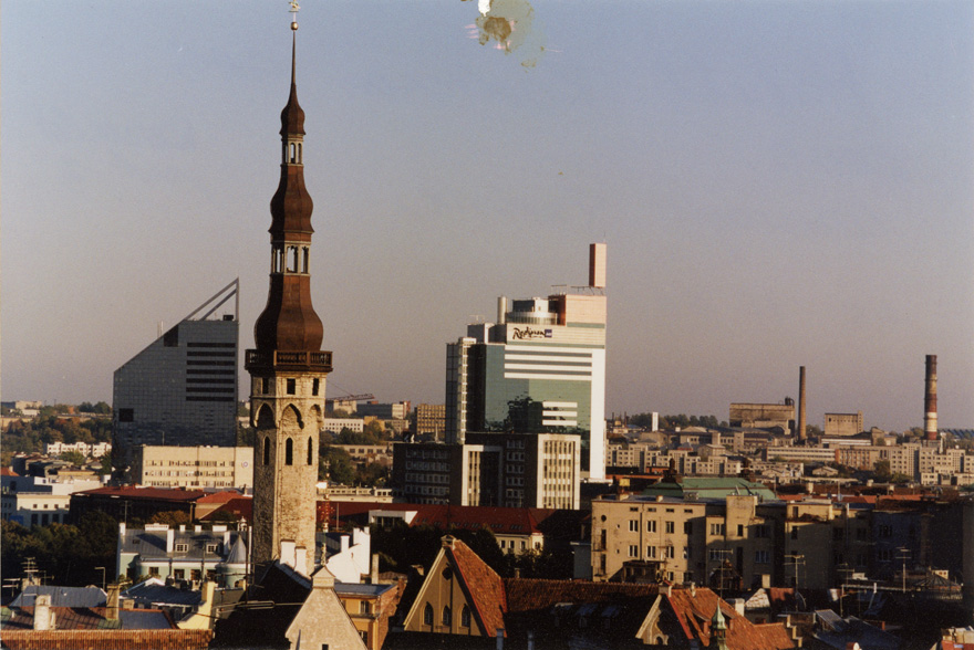 Tallinn, aerofoto raekoja torniga esiplaanil