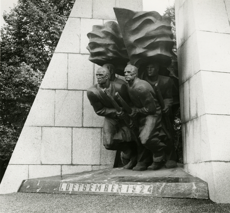 1. detsembri ülestõusu monument Tallinnas, vaade. Skulptor Matti Varik, arhitekt Allan Murdmaa