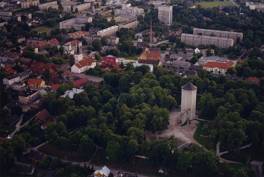 Paide vaade linnuse peatorniga, õhuvaade