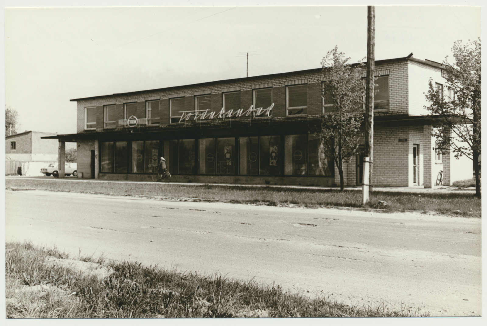foto Mõisaküla toidukauplus ja teenindusmaja 1976 foto L.Vellema