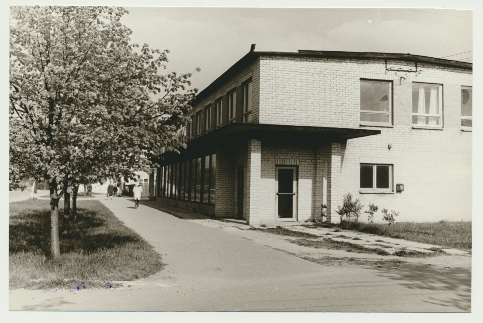 foto Mõisaküla toidukauplus ja teenindusmaja 1976 foto L.Vellema
