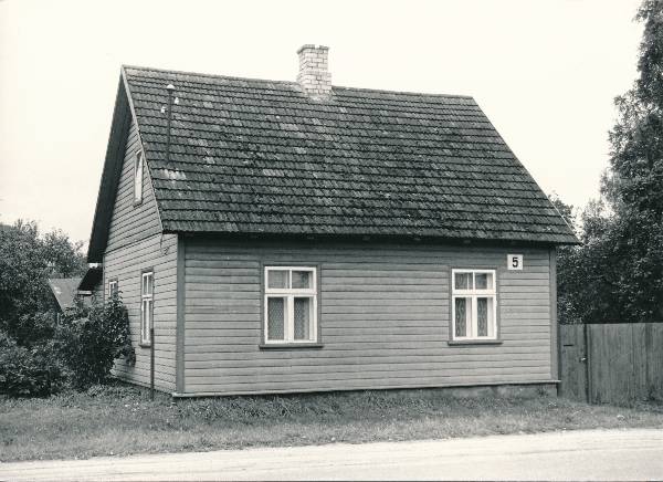 Foto. Raua t 5.
Tartu, 1990. Foto: Harri Duglas.
