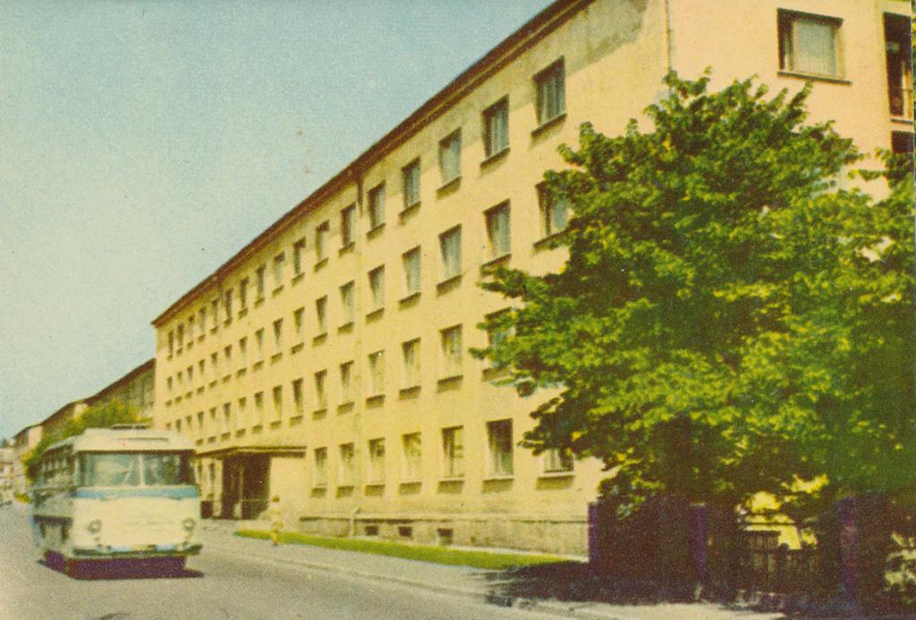 Piltpostkaart. TRÜ ühiselamu Pälsoni 14 (Pepleri 14).  Tartu, 1965.