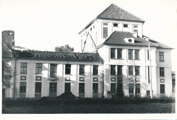 Vanemuise väike maja (Vanemuise 45a) pärast tulekahju. Tartu, 1978.