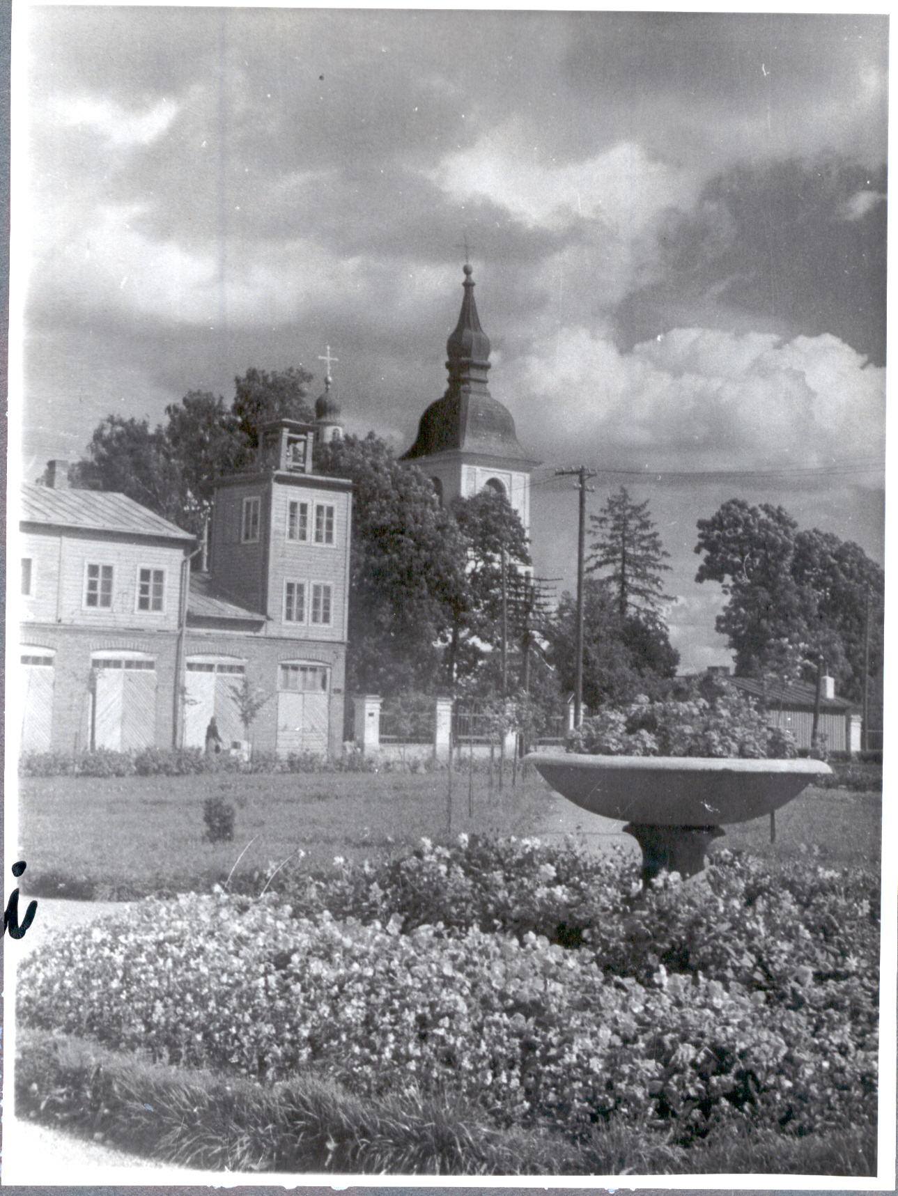 Foto Komsomoli väljak Võru AÕK ja tulerõrje hoonega 1950.aastatel. Foto Hillar Uusi