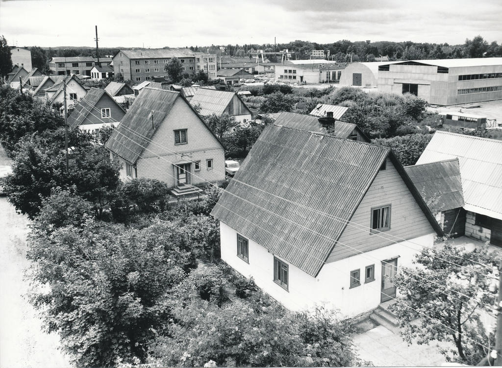 Foto. Võru. Pika tänava eramud ja tööstushooned augustis 1982.a.