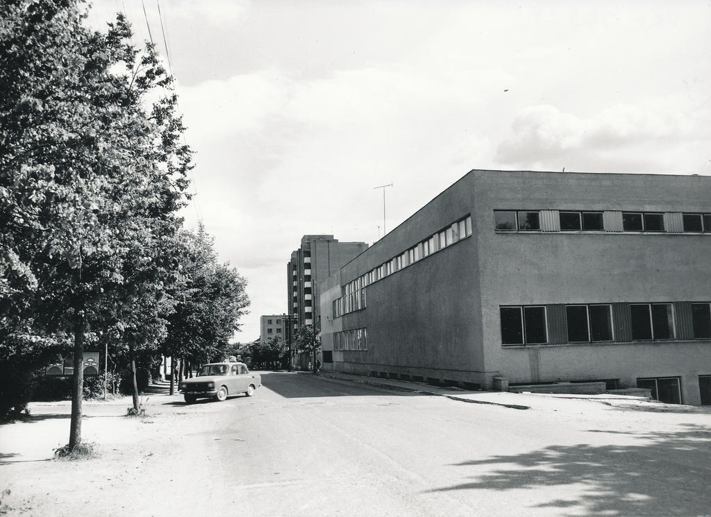 Foto. Võru Koduloomuuseumi ja Võru Laste ja Noorte Spordikooli hoone Kreutzwaldi tn. 16, augustis 1982.a.
