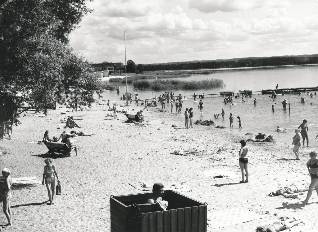 Foto. Võru. Tamula järve rand suvitajatega augustis 1982