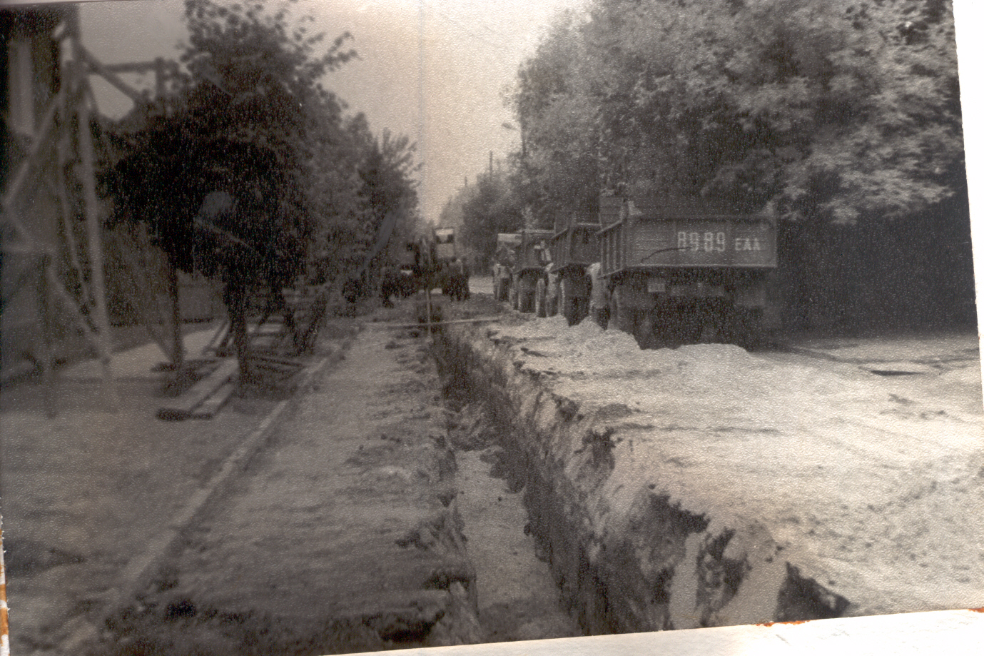 Foto Uute veetrasside paigaldamine  Koidula tänava keskosas 1983.a. suvel.