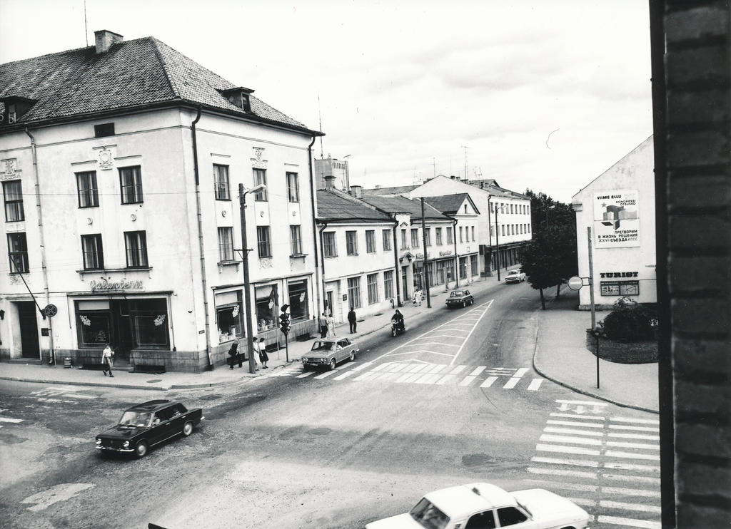 Foto. Võru.Tartu  ja Lenini tn. ristmik augustis 1982.a.
