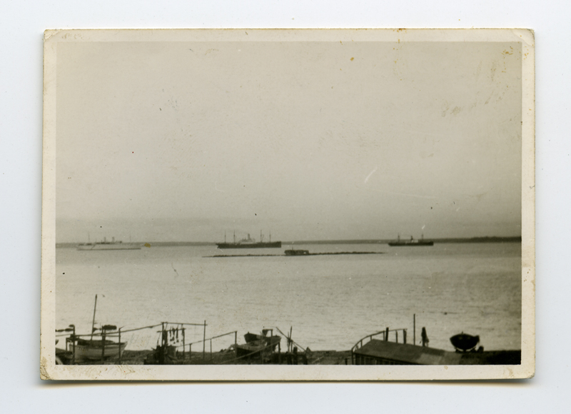 1939. aastal Saksamaalt baltisakslastele järele tulnud laevad Tallinna reidil. Foto keskel Topeltpatarei.