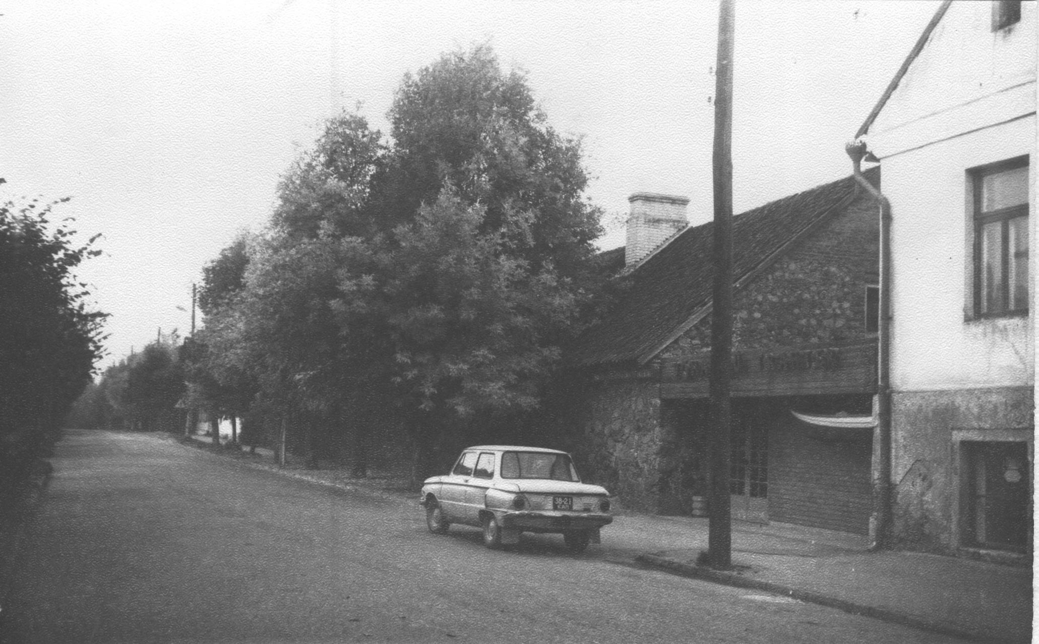 Foto Korda tehtud Koidula tänav majade 16 ja 16.a juures 1983.a. sügisel.Trahter Võhandu