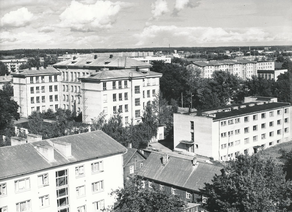 Foto. Võru vaade Kreutzwaldi tänav 22 hoone katuselt augustis 1982.a.