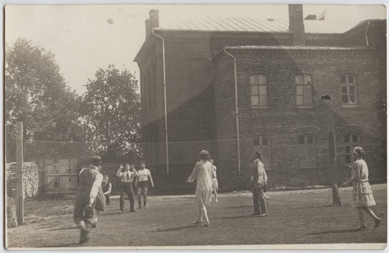 fotopostkaart, Viljandi, Uueveski tee 1, maagümnaasium, võrkpalliplats, naised, u 1935