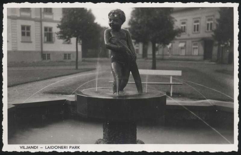 foto, Viljandi, Laidoneri plats, purskkaev "Poiss kalaga", Lutsu tn algus, 1934