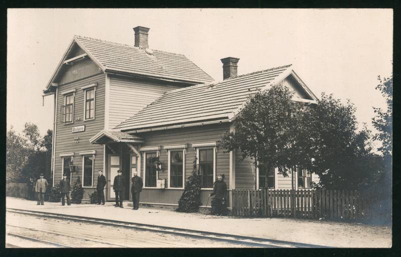 fotopostkaart, Suure-Jaani khk, Olustvere raudteejaam, inimesed, jaamahoone, u 1935, foto E. Pops