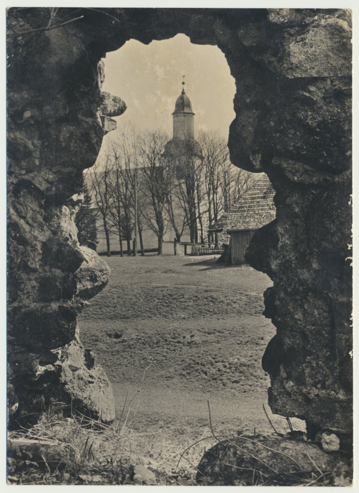foto, Viljandimaa, Karksi lossivaremed, müüriava, kirik, u 1967, foto E. Raiküla