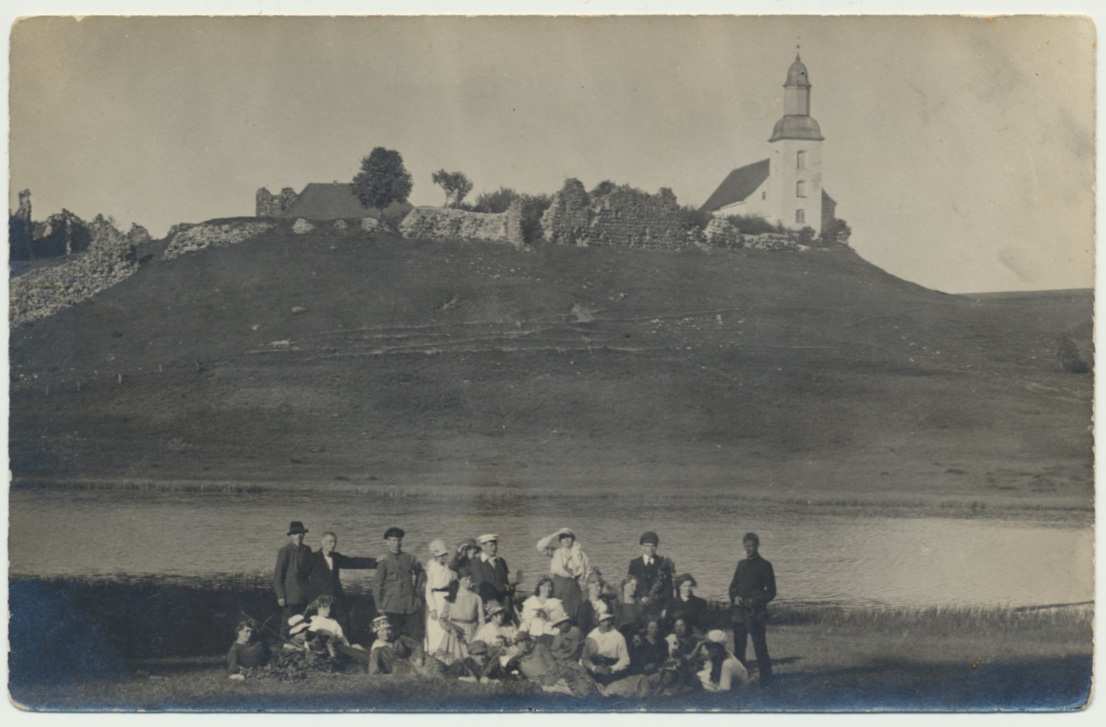 foto, Viljandimaa, Karksi ürgorg, grupp, järv, lossivaremed, 1926