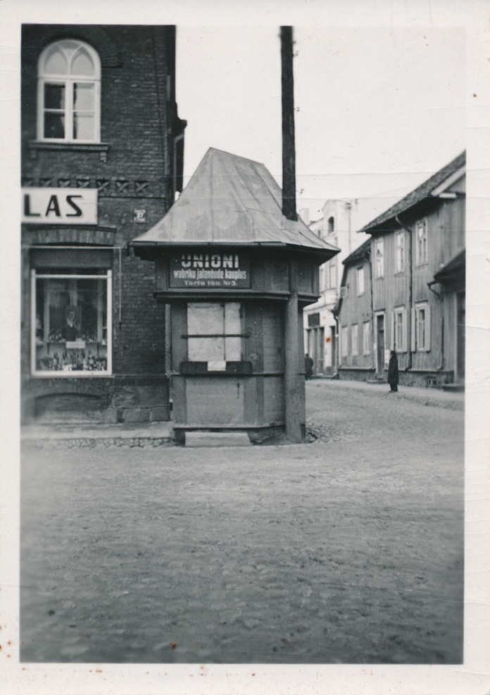 foto, Viljandi, Lossi ja Tartu tn nurk, kiosk, u 1930