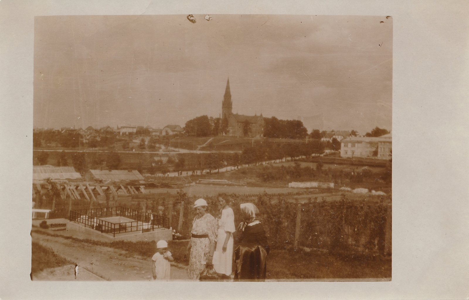 foto, Viljandi vaade Vanalt kalmistult linnale, Helga Raidal jt u 1936
