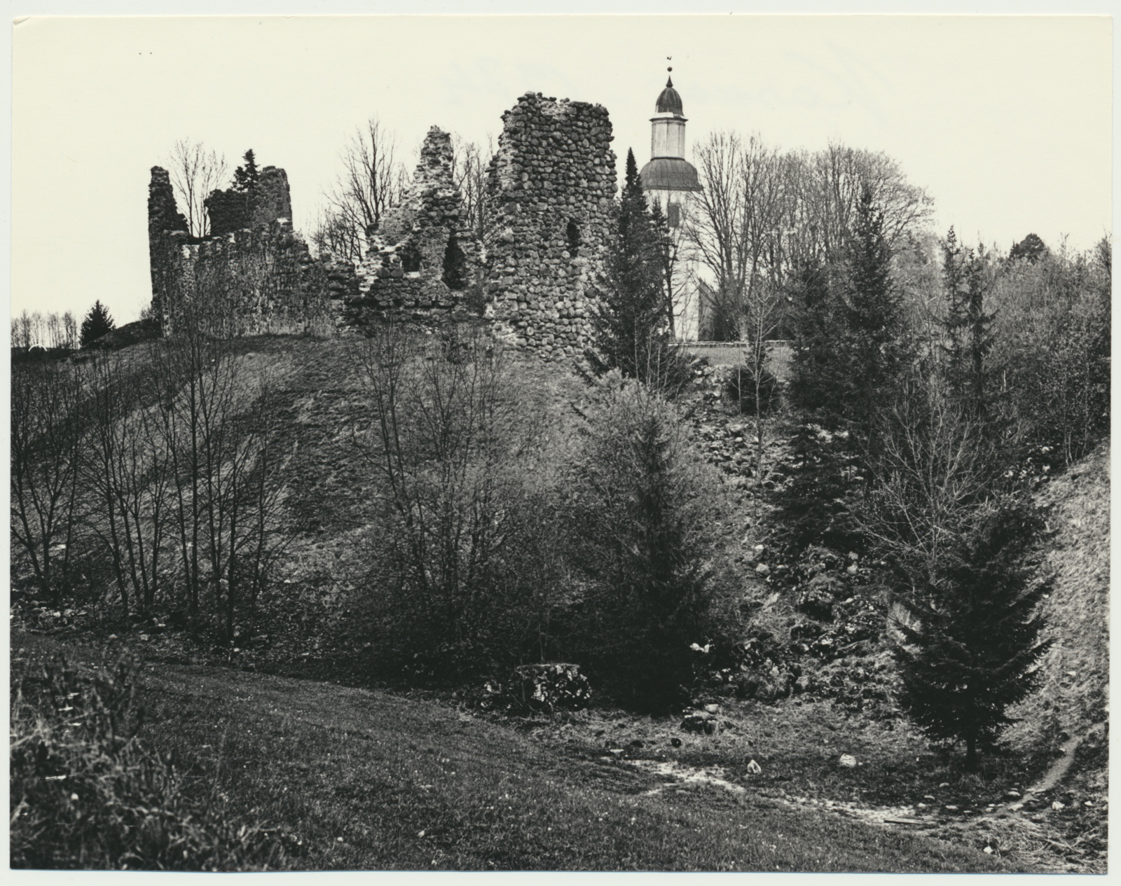 foto, Viljandimaa, Karksi lossivaremed, kirik, 1974