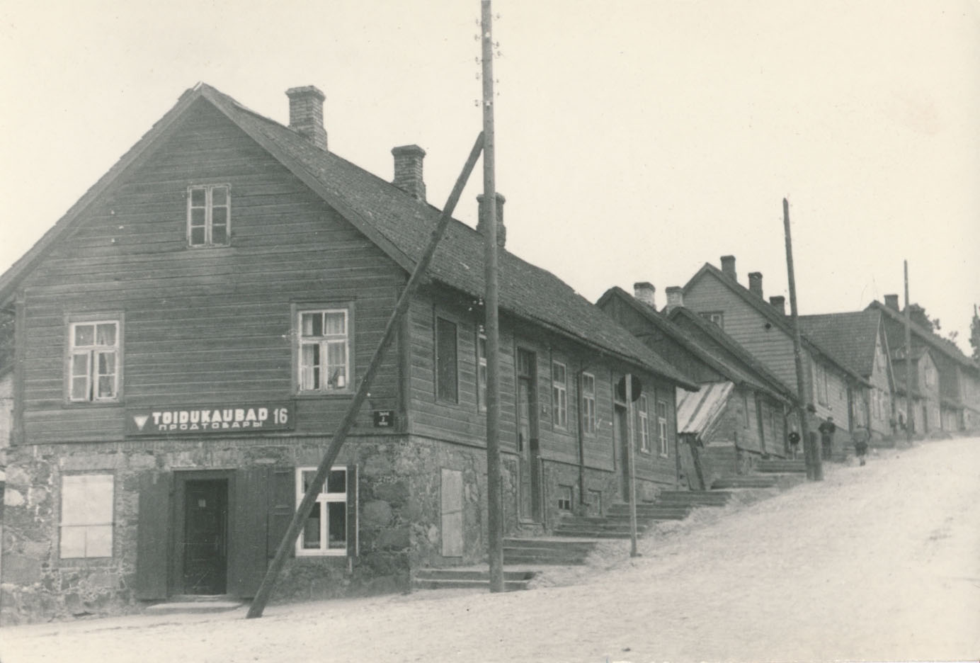 foto, Viljandi, Tartu tn, Järve tn nurk, pood (kauplus) Toidukaubad nr 16, 1960 foto L. Vellema