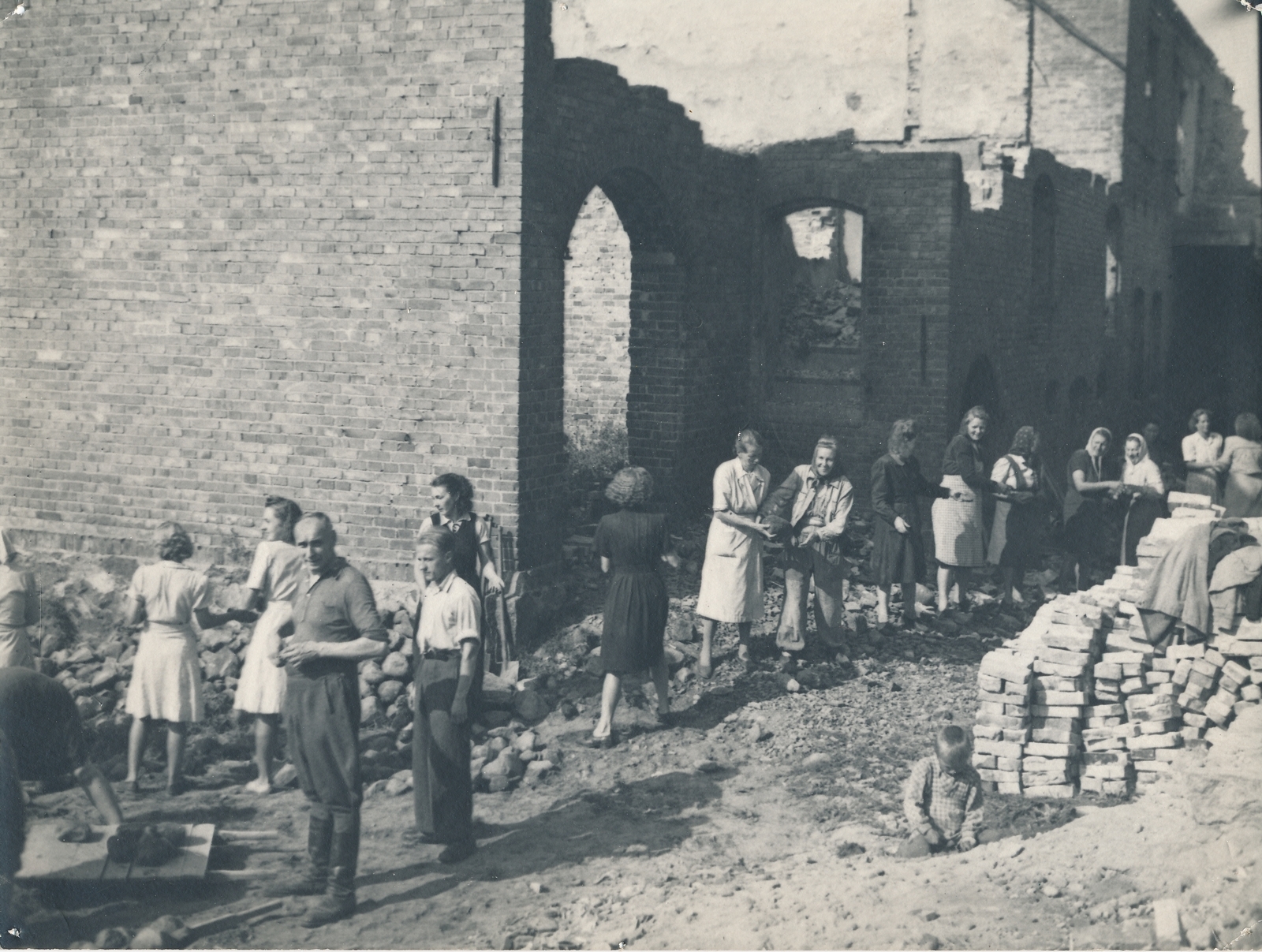 foto Viljandi taastamistööd, Tartu tn? Lossi tn? 1947 foto Hilja Riet