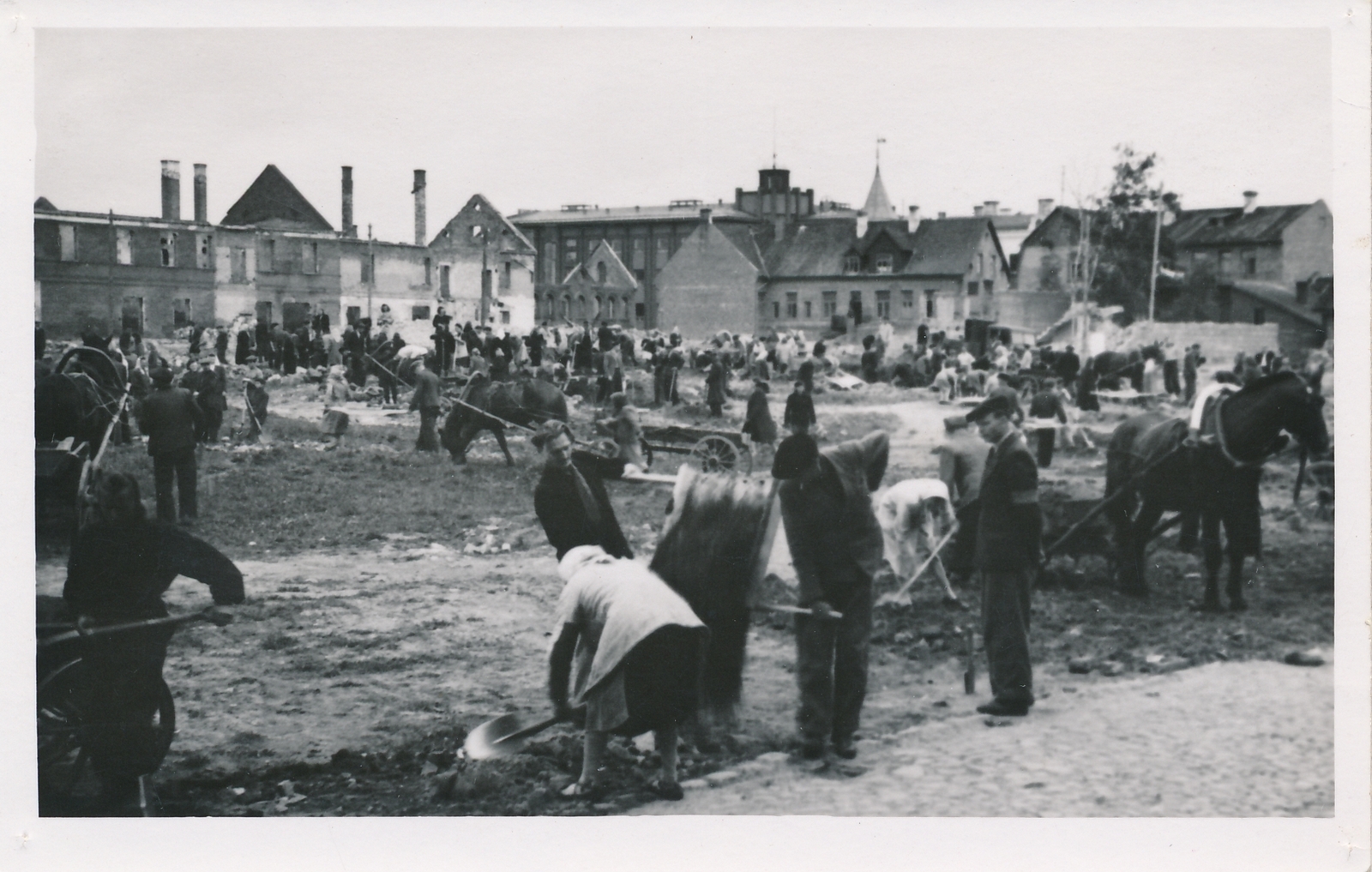 foto, Viljandi, taastamistööd Oru ja Hiire tn, Linnaväljaku rajamine 8.06.1947 F: A. Kiisla