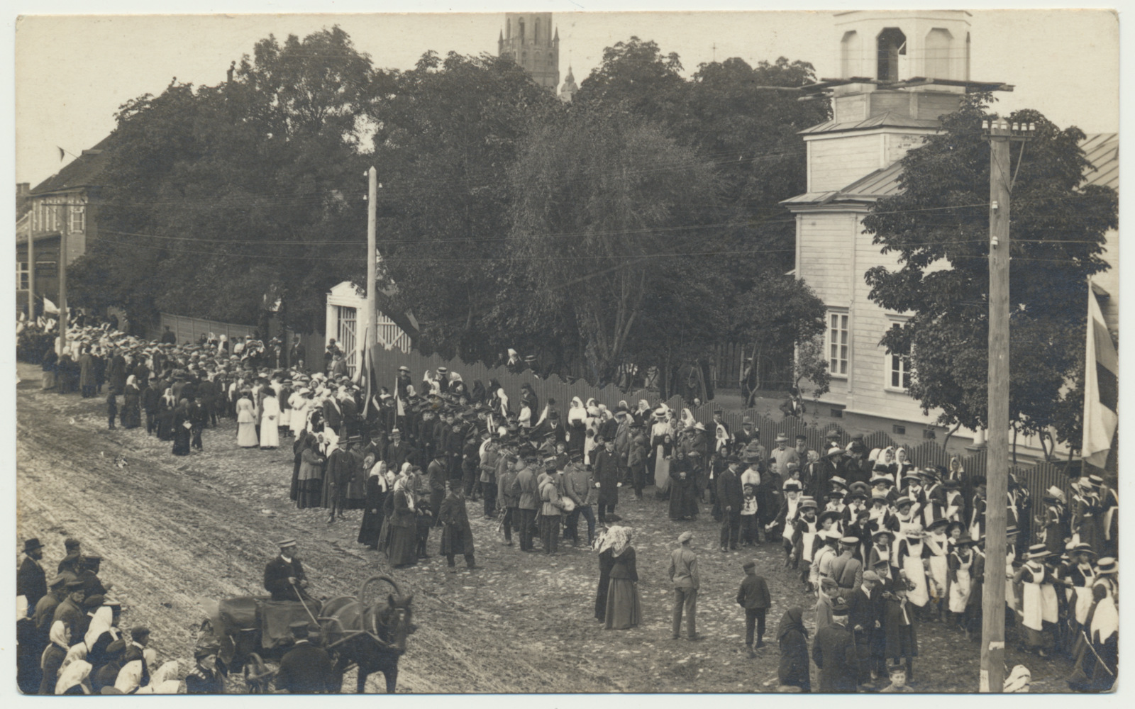 foto, Viljandi, Vaksali tn algus, õpilaste rongkäik, 1915