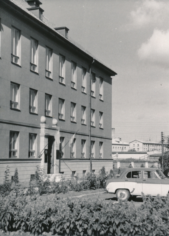 foto, Viljandi, Nõukogude väljak, adminhoone, 1964, foto A. Kiisla