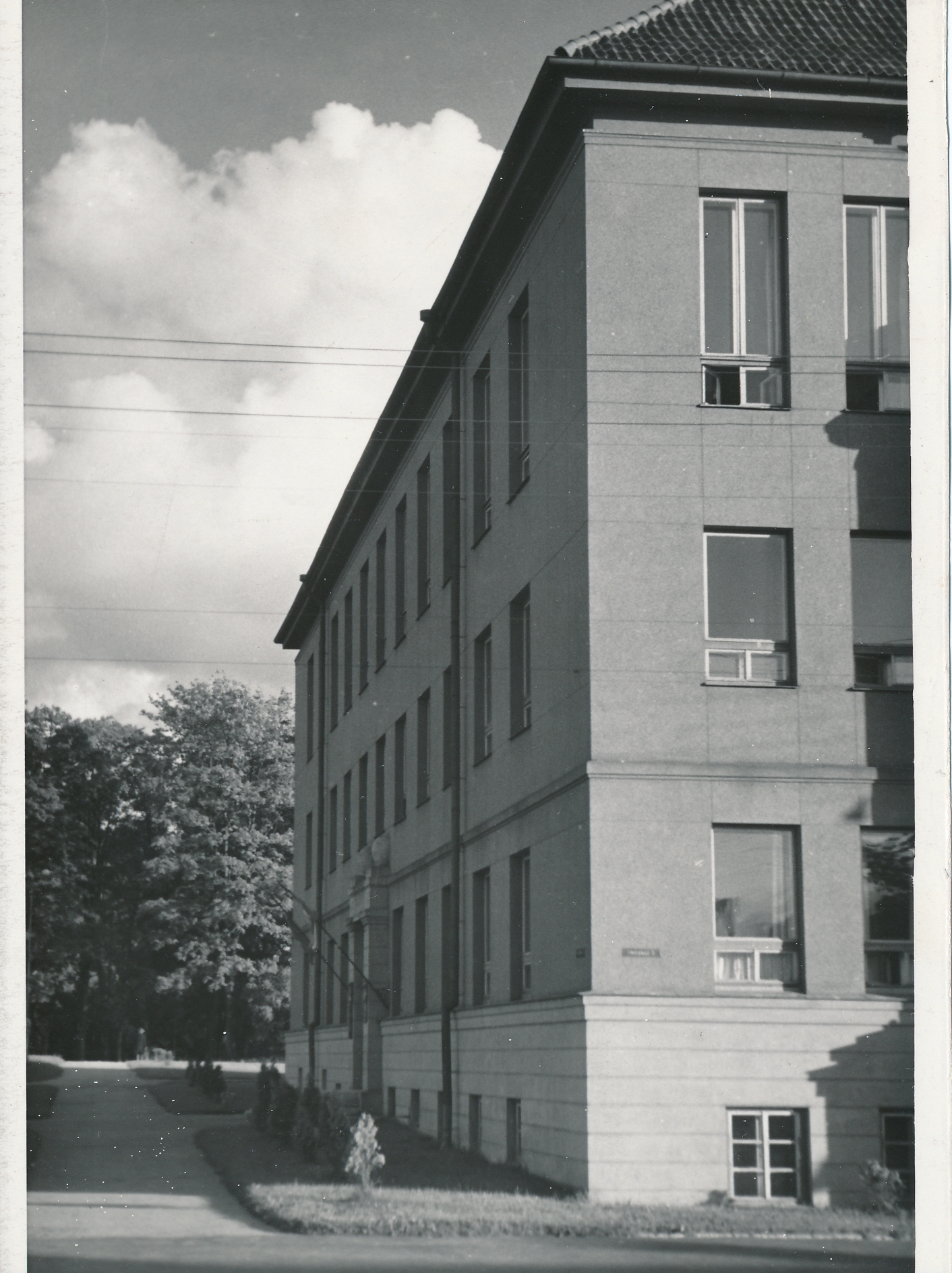 foto, Viljandi, Nõukogude väljak, adminhoone, 1965, foto A. Kiisla