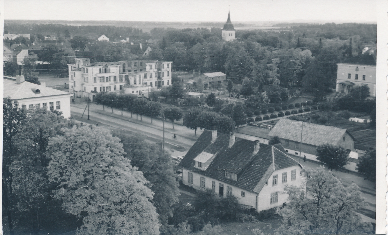 foto, Viljandi, endine Eesti Panga Viljandi osakonna maja varemetes 1957 F H.Riet