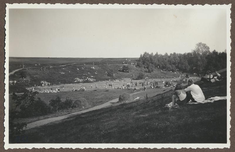 foto albumis, Viljandi, Uueveski org, bassein, taga Peetrimõisa, u 1935, foto J. Riet