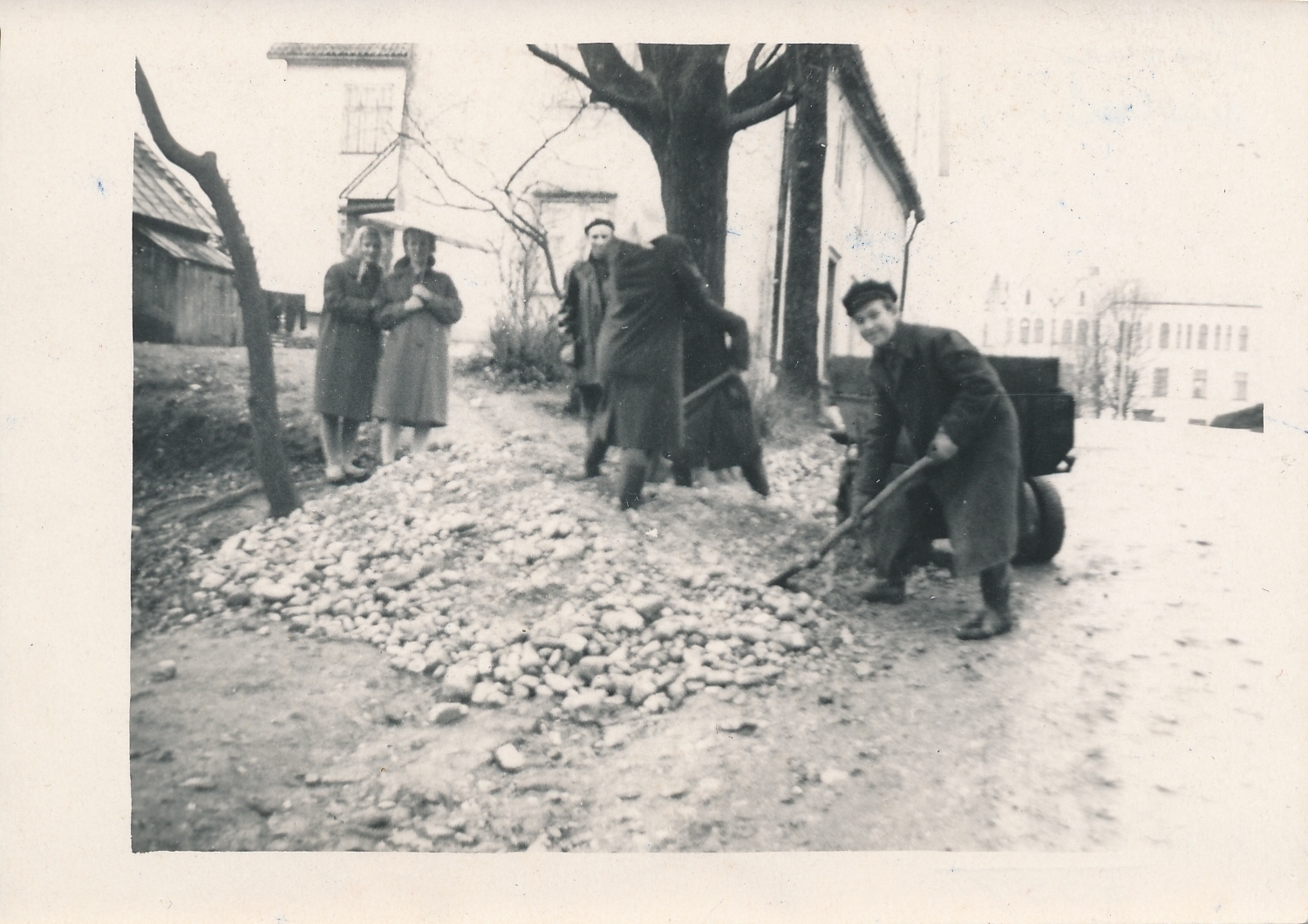 foto, Viljandi, taastamis-koristustööd Trepimäe alguses, u 1947