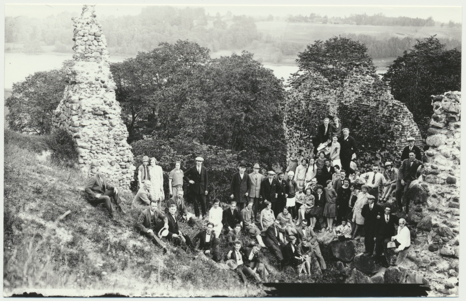 foto Viljandi Töölisühing, lossimägedes, 1929