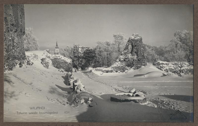 foto albumis, Viljandi, lossimäed, Kaevumägi, kaev, värav, Munk, talv, u 1930, foto J. Riet