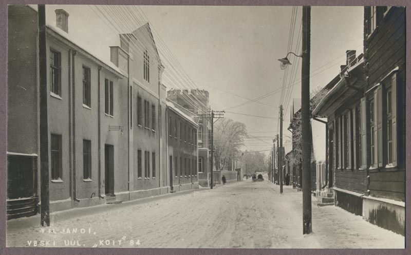 foto albumis, Viljandi, seltsi Koit hoone, Jakobsoni tn 18, u 1915, foto J. Riet