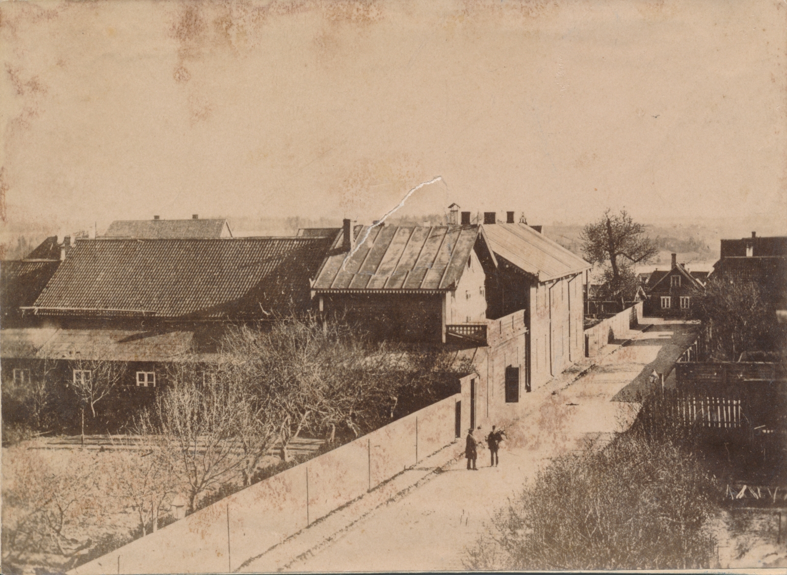 foto, Viljandi, Projekti (Eha) tn, saksa käsitööliste seltsi maja, paremal Posti tn ots, u 1890