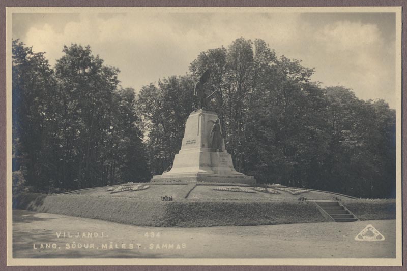 foto albumis, Viljandi, Vabadussõja mälestussammas, 1930, foto J. Riet