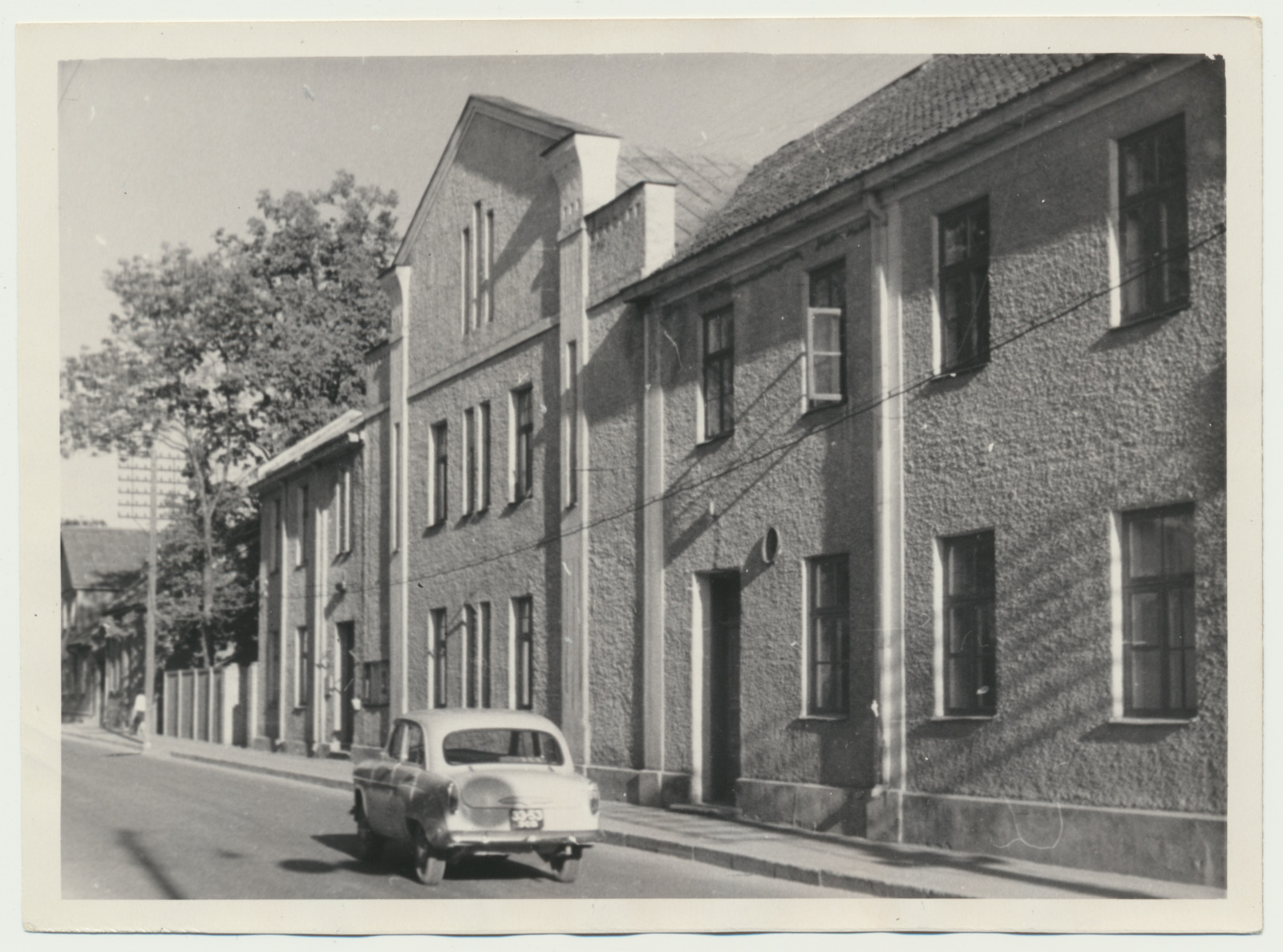 foto, Viljandi, Jakobsoni tn 18, endine Koidu seltsimaja, u 1960, foto A. Kiisla