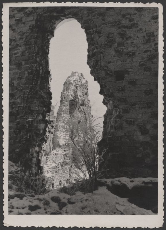 fotopostkaart, Viljandi, Kaevumägi, Mungamüür läbi Suurmüüri avause, u 1955, artell Koondus, trükk Bolševik, Viljandi