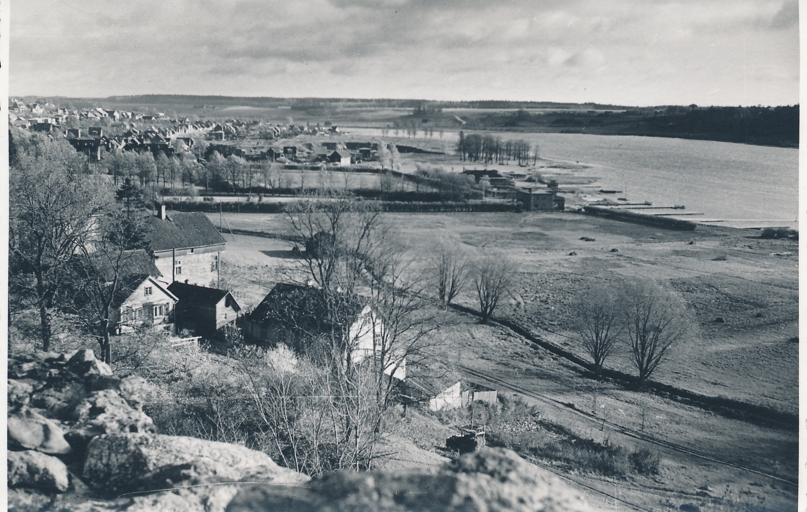 foto, Viljandi, vaade lossimägedest järvele ümbrusega 1957 F H.Riet
