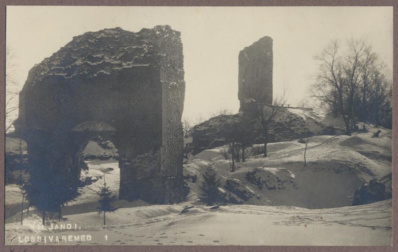 foto albumis, Viljandi, lossimäed, värav, Kaevumägi, u 1910 foto J. Riet