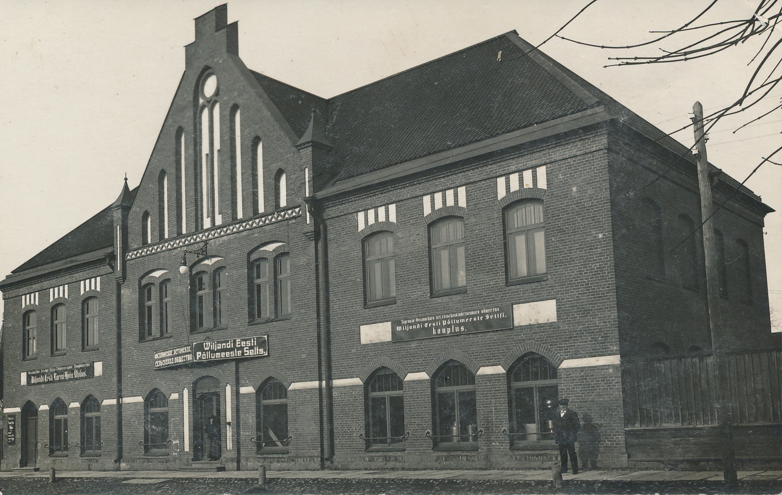 foto, Viljandi, Põllumeeste seltsi maja Tallinna tn 3, enne 1923, foto J. Riet?