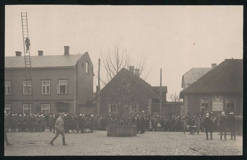 fotopostkaart, Viljandi, turuplats, tuletõrjujate õppused, 1926, foto A. Michelson (Viljandi Jakobsoni tn 20)