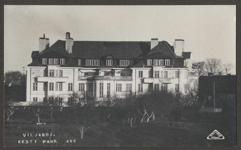 foto albumis, Viljandi, pangahoone tagant, u 1930, foto J. Riet