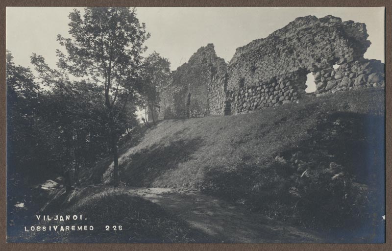 foto albumis, Viljandi, II Kirsimägi, müürid, u 1915, foto J. Riet