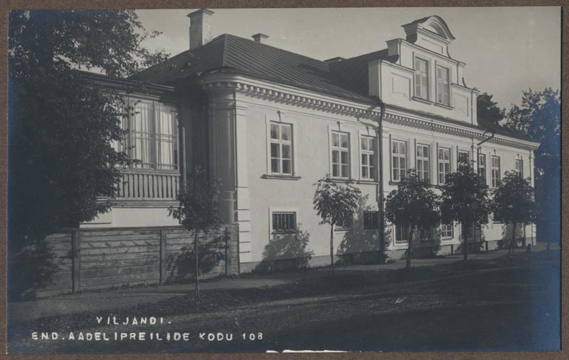 foto albumis, Viljandi, Jakobsoni tn 21, aadlipreilide kodu Stift, u 1910, foto J. Riet