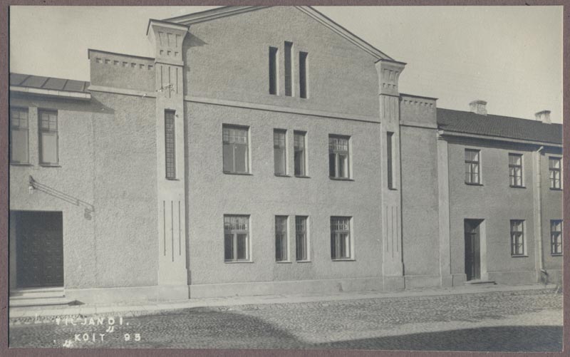 foto albumis, Viljandi, seltsi Koit hoone, Jakobsoni tn, u 1915, foto J. Riet