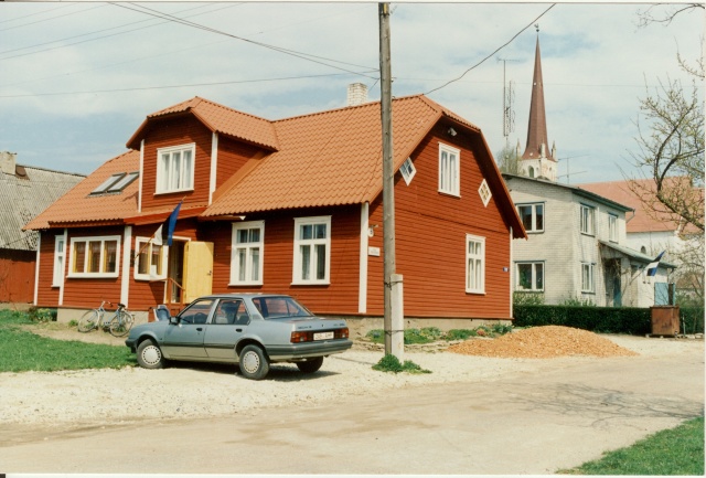 värvifoto Türi pastoraat 1997